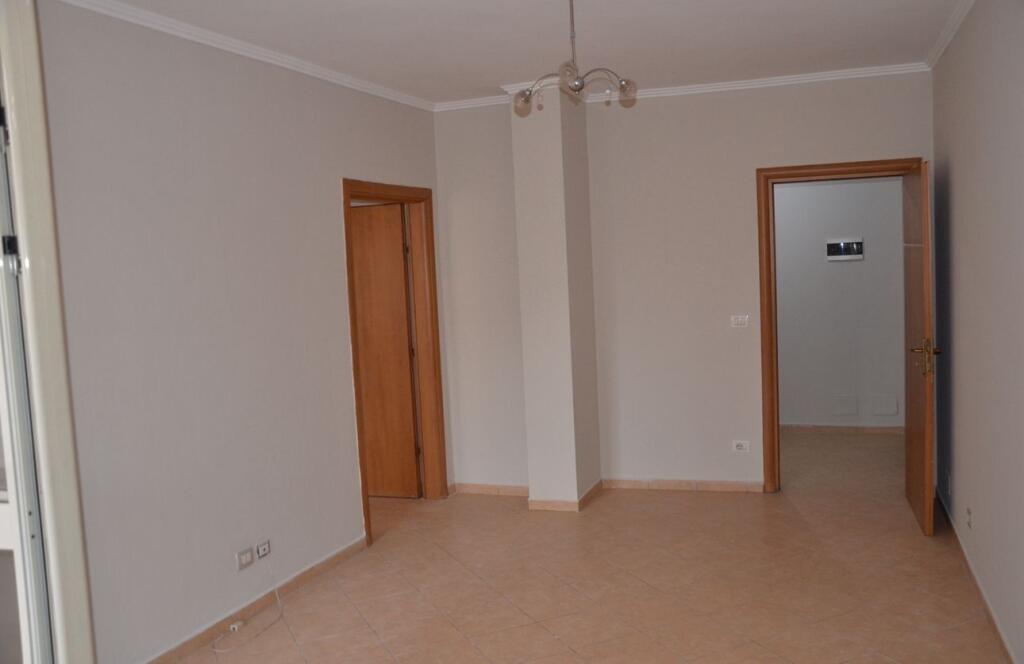 Jepet me qera apartament 1+1 në Fresk!