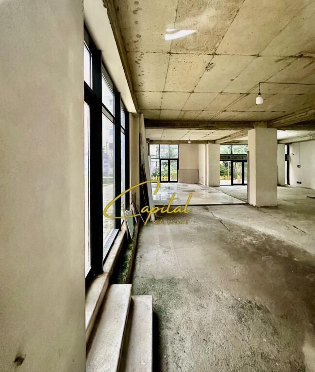 AMBIENTE COMMERCIALE IN AFFITTO 210 M2 BRRYLI 180.000 LEKE