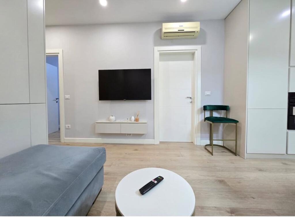 Jepet Shtepi  me qera,    ne Pallat i Ri 2+1        ID   13918