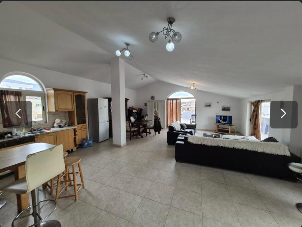 Jepet panthouse te medreseja,cmimi 450 mije leke