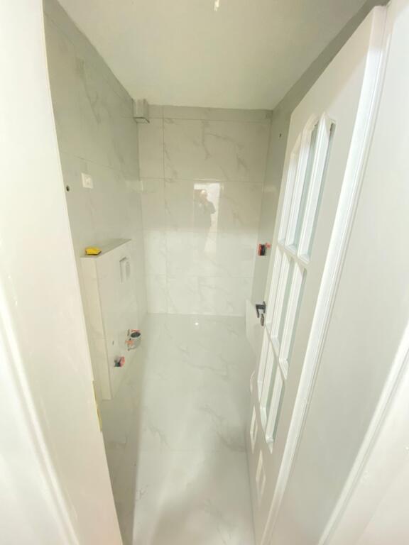 📍 Super lokacion! 🏢 Shitet apartament 1+1 pranë Rrugës së Kosovareve.  Mundësi kreditimi