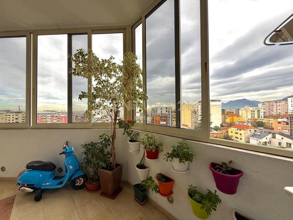 Apartament modern 2+1+2 në rrugën Fortuzi – investim dhe komfort në një nga zonat më të vlerësuara të Tiranës