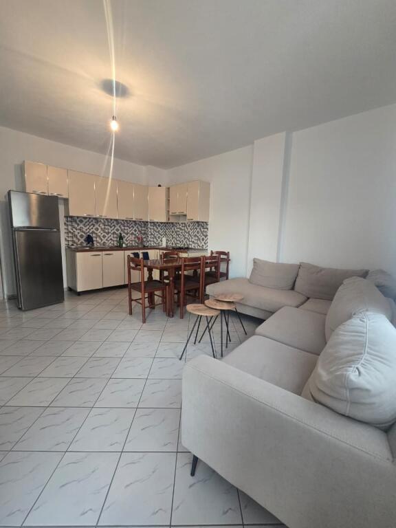 Apartament — 2+1 me qera 📍 Adresa: Shkembi i Kavajes.