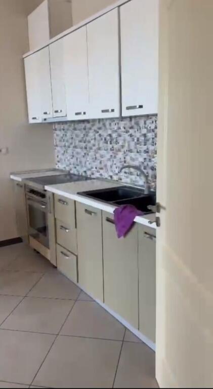 Jepet Shtepi  me qera,    ne Pallat i Ri 2+1       ID   13914   