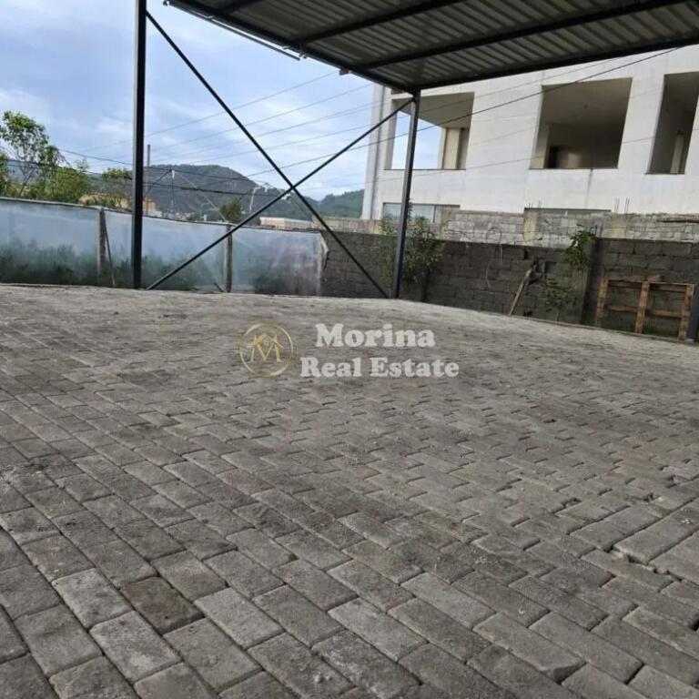 Affitto, Locale Commerciale/Magazzino, a Peze Helmes, 500 euro/mese.