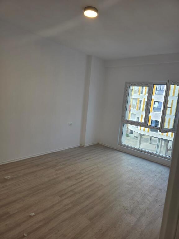 ZYRE ME QERA 100 M2 ZOGU I ZI 1000 EURO