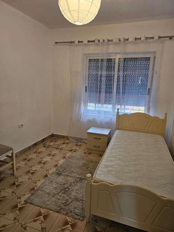 JEPET ME QIRA 2+1, AFËR RAJONIT TË POLICISË