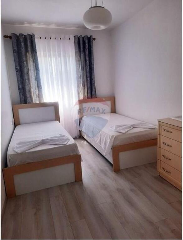 Apartament 2+1+2 me qira në Bllok