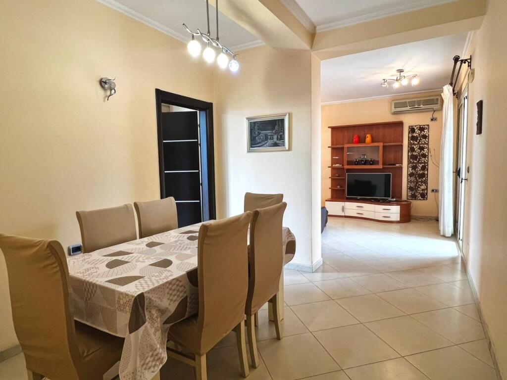 Penthouse 4+1+2wc &amp; 2 Ballkone me Qera - Kisha Ortodokse, Vlore