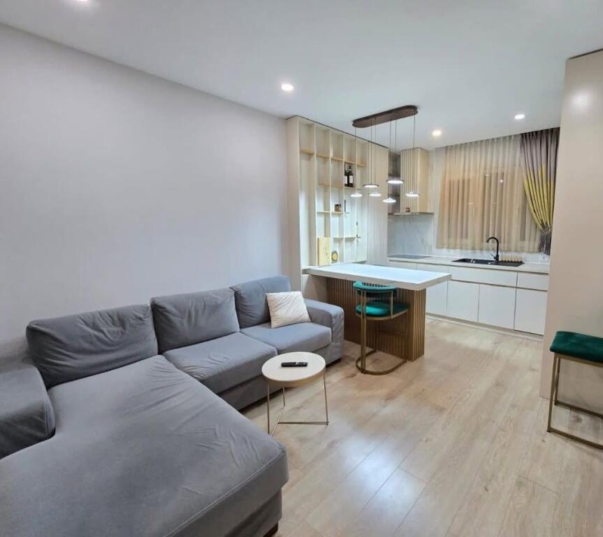 Jepet Shtepi  me qera,    ne Pallat i Ri 2+1        ID   13918