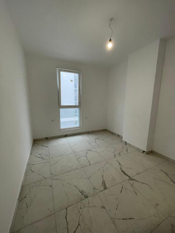 Jepet me qera apartament 1+1 i pa mobiluar per zyre tek Kompleksi Kika 2!