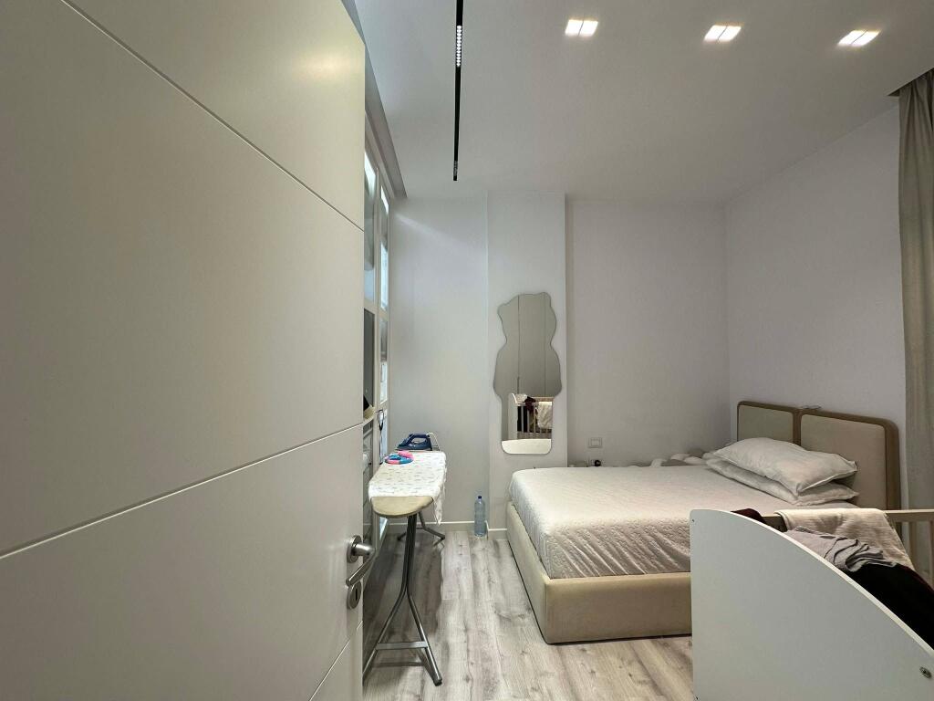 Shitet Apartament 2+1 – Emerald Center, 5 Maj