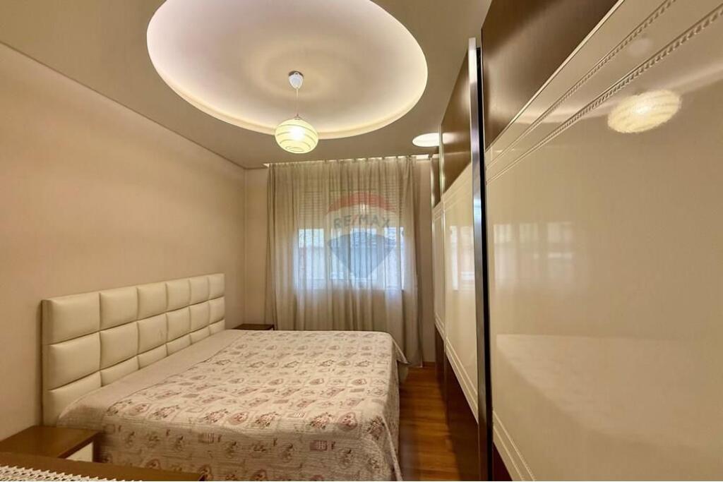APARTAMENT 1+1 ME QIRA PRANE GJIMNAZIT PARTIZANI !