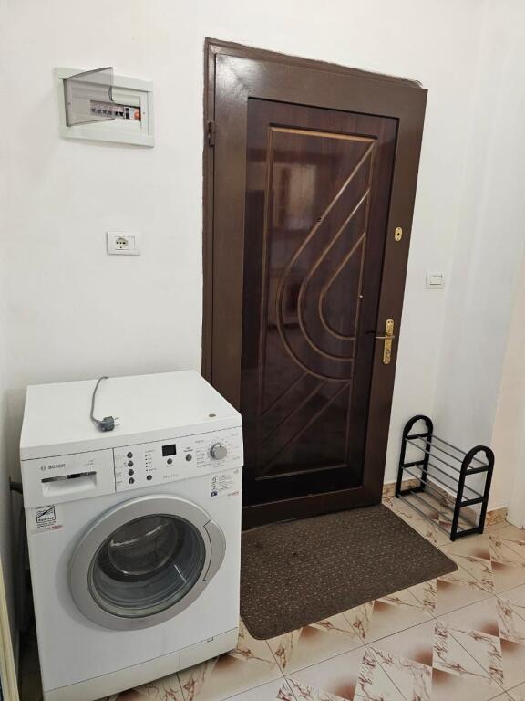 JEPET ME QIRA 2+1, AFËR RAJONIT TË POLICISË