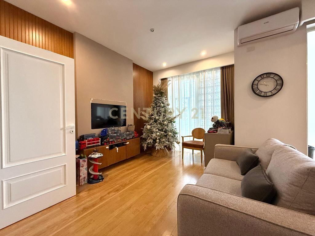 Apartament modern 2+1+2 në rrugën Fortuzi – investim dhe komfort në një nga zonat më të vlerësuara të Tiranës