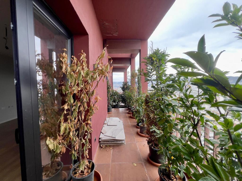 Jepet me qira ambient për zyre – Garden Building, Rruga e Kavajës