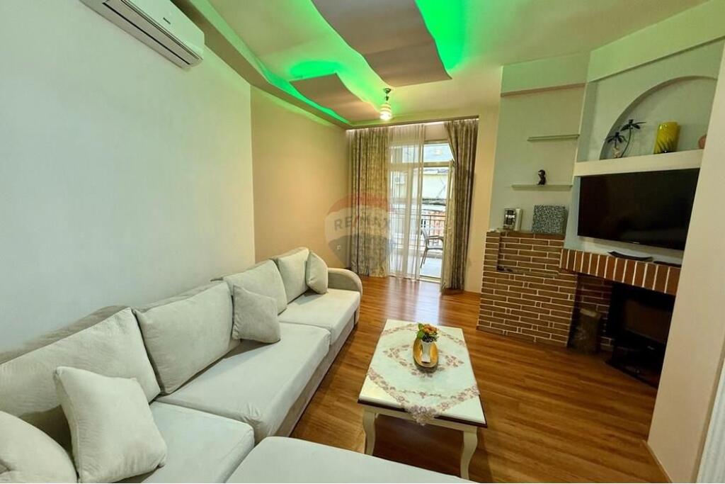 APARTAMENT 1+1 ME QIRA PRANE GJIMNAZIT PARTIZANI !