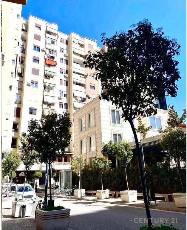 Ambient zyre/klinike me qira në Kompleksin Panorama – pranë qendrës, me dukshmëri nga rruga