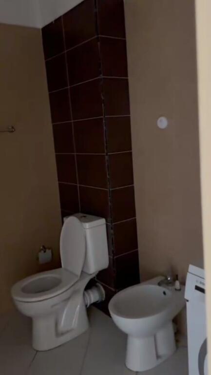 Jepet Shtepi  me qera,    ne Pallat i Ri 2+1       ID   13914   