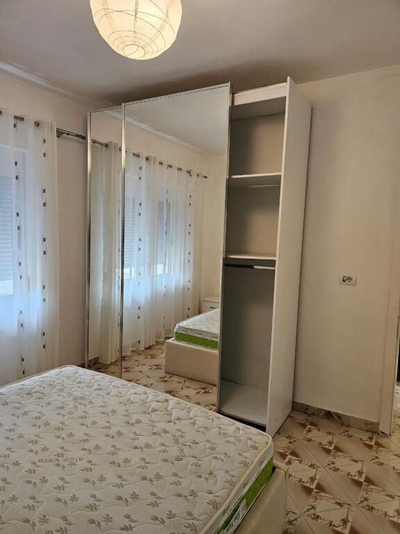 JEPET ME QIRA 2+1, AFËR RAJONIT TË POLICISË