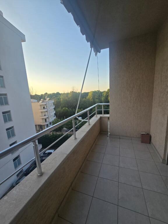 Apartament — 2+1 me qera 📍 Adresa: Shkembi i Kavajes.