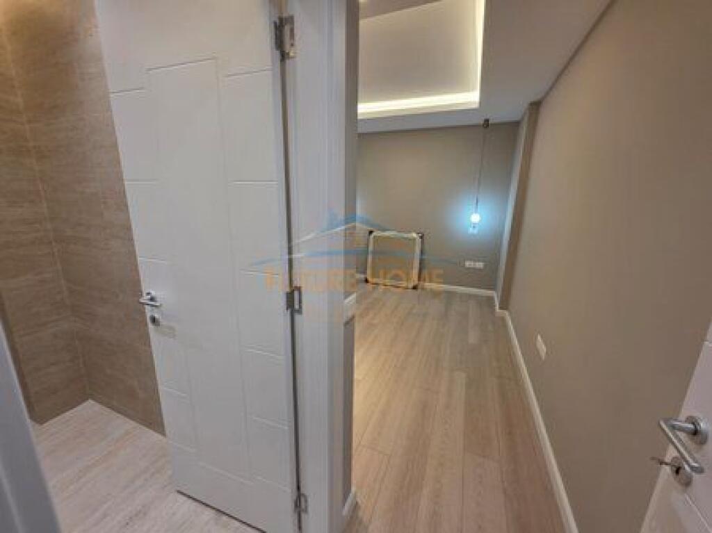 Shitet, Apartament 2+1+2, pranë në Ish Ekspozita, Tiranë