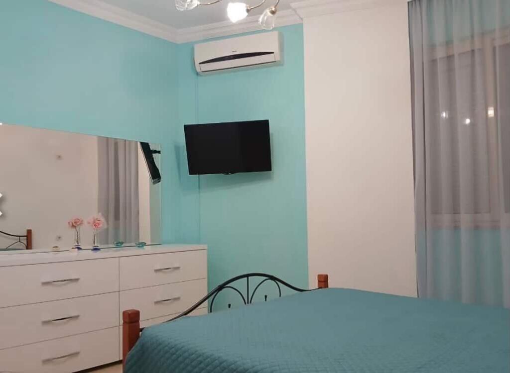 Apartament 2+1, Fresku!