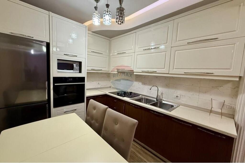 APARTAMENT 1+1 ME QIRA PRANE GJIMNAZIT PARTIZANI !