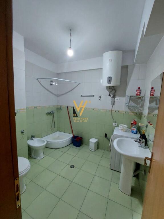 JEPET APARTAMENT 2+1+2BLK ME QERA TE KOPSHTI BOTANIK 60.000 LEKE