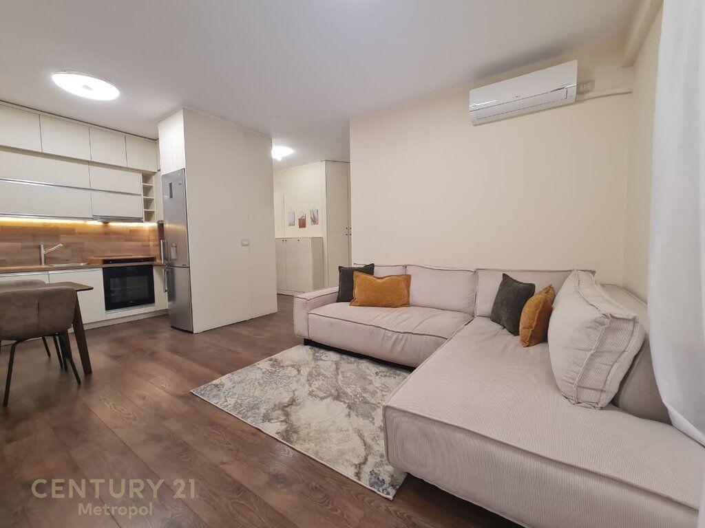 Apartament 1+1 me qira në zemër të Tiranës – Myslym Shyri
