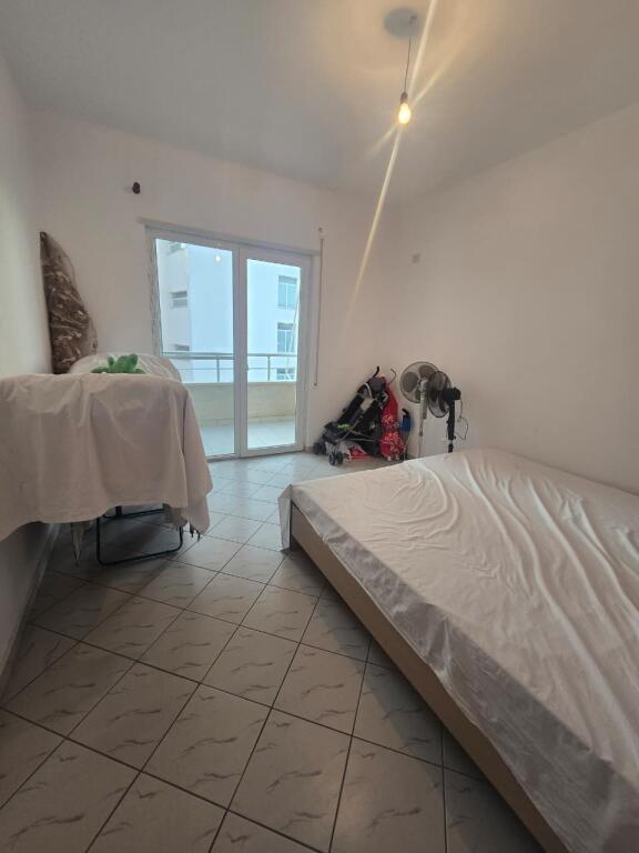 Apartament — 2+1 me qera 📍 Adresa: Shkembi i Kavajes.