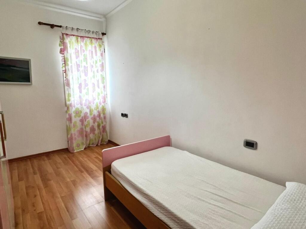 Penthouse 4+1+2wc &amp; 2 Ballkone me Qera - Kisha Ortodokse, Vlore