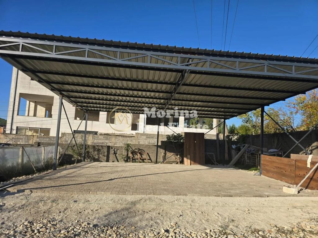 Affitto, Locale Commerciale/Magazzino, a Peze Helmes, 500 euro/mese.