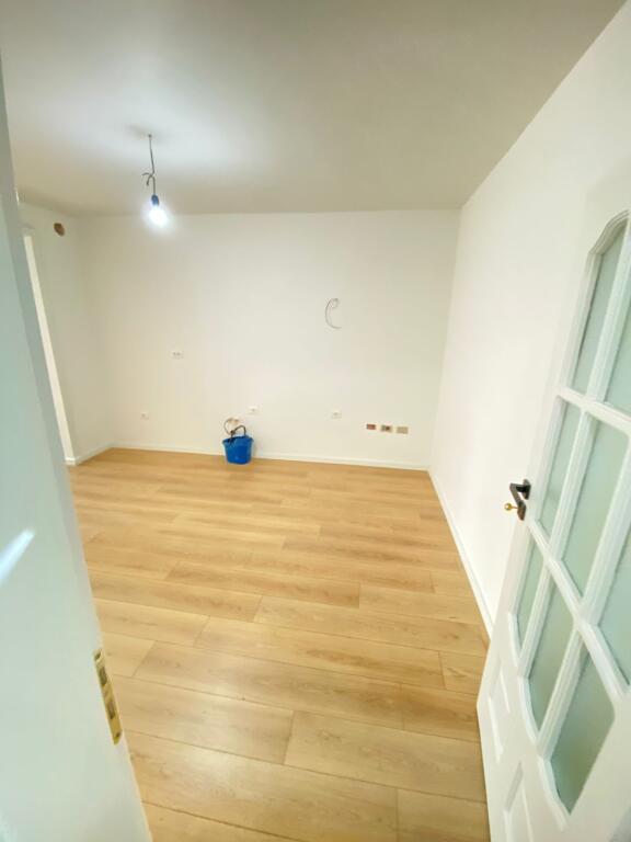 📍 Super lokacion! 🏢 Shitet apartament 1+1 pranë Rrugës së Kosovareve.  Mundësi kreditimi