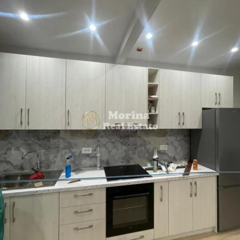 Appartamento 1+1, a Selite, dietro la Scuola Marin Barleti, 400 euro/mese