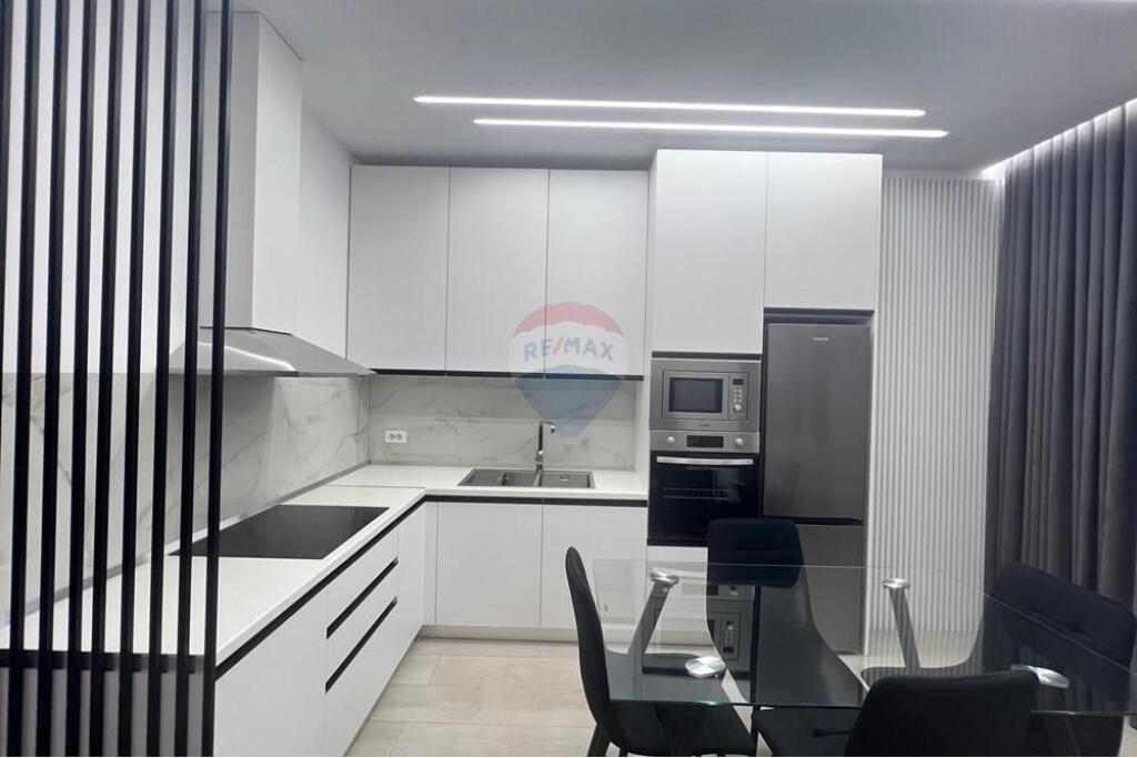 Apartament 2+1 me qira tek Liqeni i Thate .