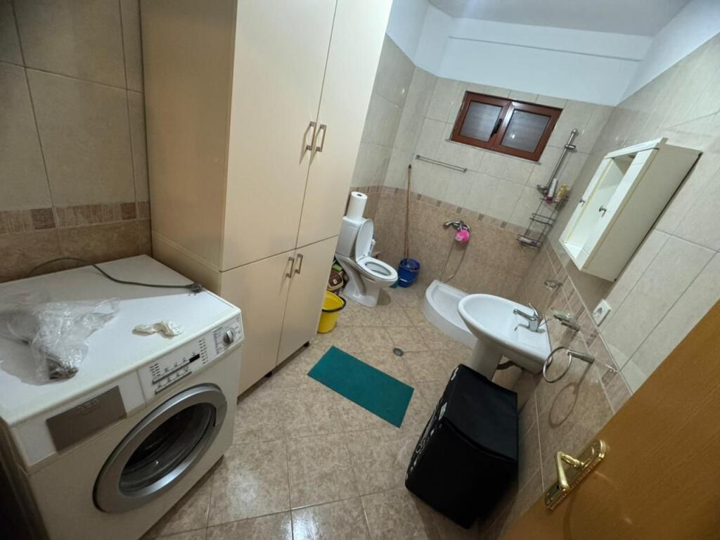 Jepet me qira apartament modern 2+1, pranë Kristal Center!
