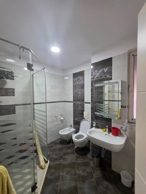 Apartament 3+1,Pazari i Ri!