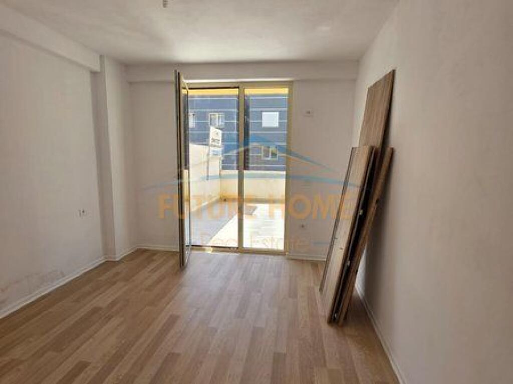 Shitet, Apartament 2+1, Kompeksi Tom Doshi, Shkoze