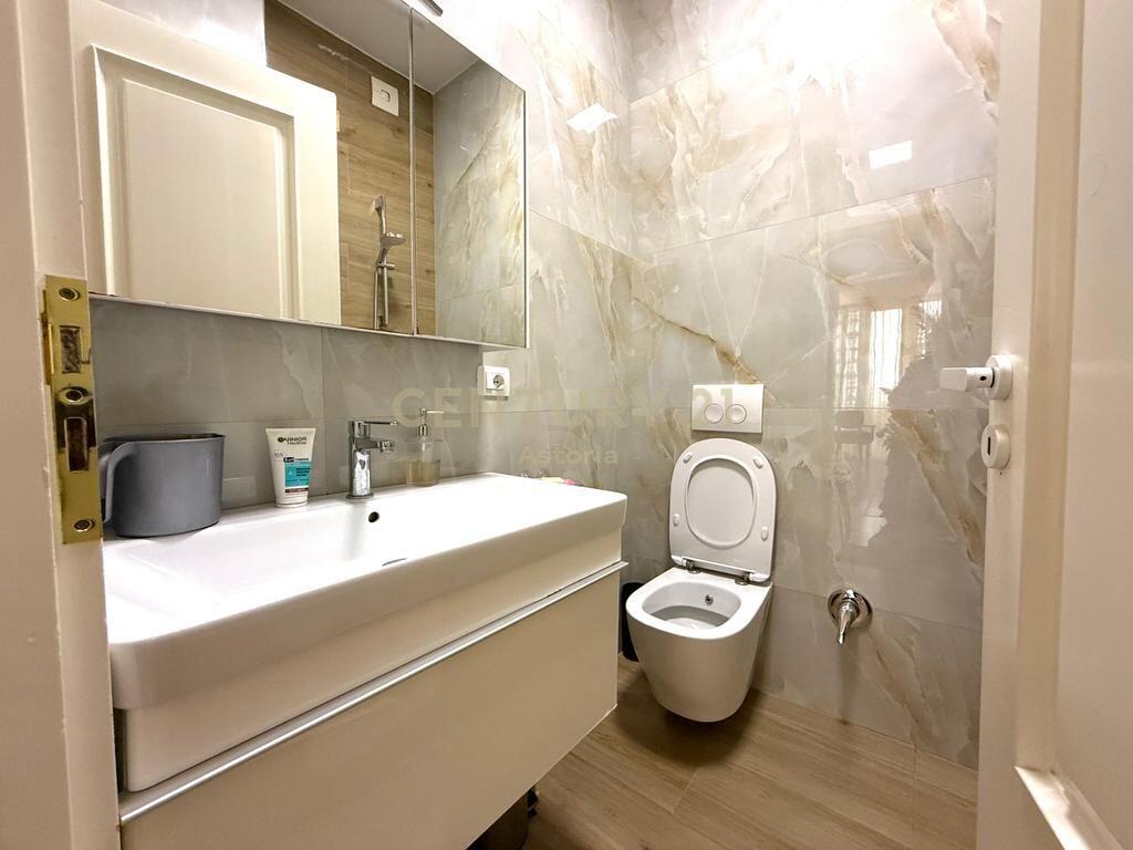 Apartament modern 2+1+2 në rrugën Fortuzi – investim dhe komfort në një nga zonat më të vlerësuara të Tiranës