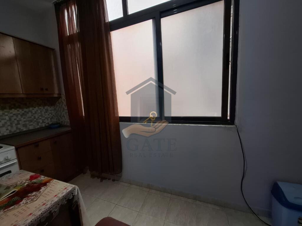 Shitet apartament 1+1 në Plazh Iliria, Durrës – Kati i 2-të me ashensor.