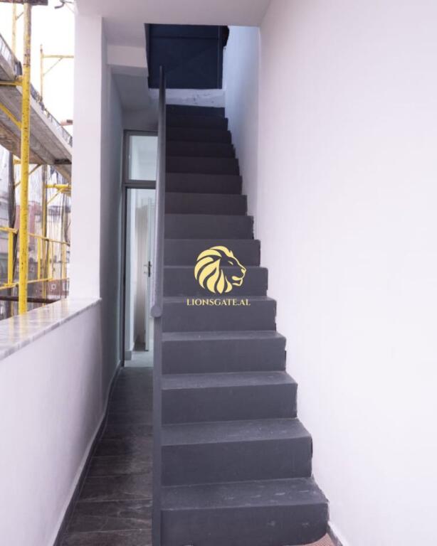 🏢 AMBIENT ME QIRA PËR ZYRA – TE SHESHI WILSON