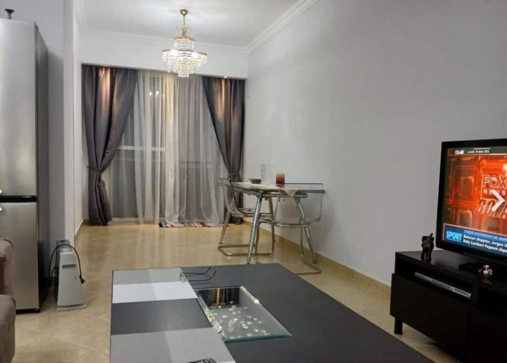 Apartament 2+1, Fresku!