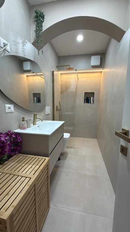 APARTAMENT 2+1 PER SHITJE NE BLLOK