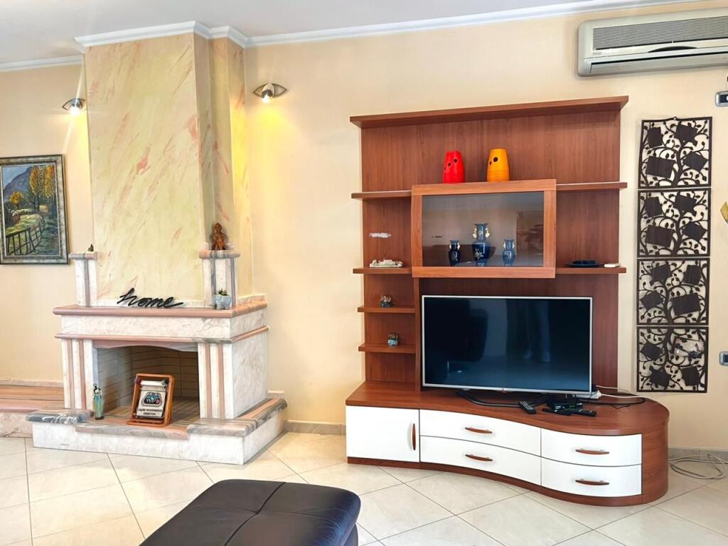 Penthouse 4+1+2wc &amp; 2 Ballkone me Qera - Kisha Ortodokse, Vlore