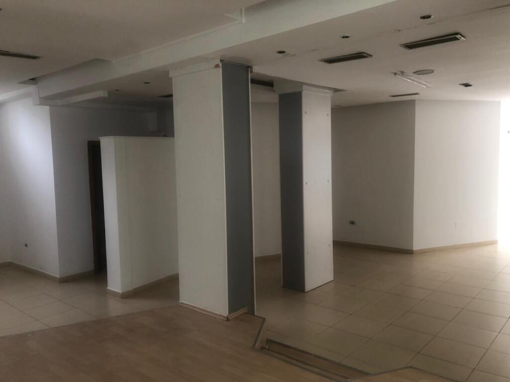Negozio in vendita vicino alla Strada di Kavaja