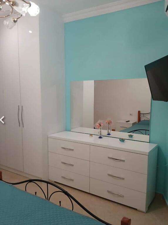 Apartament 2+1, Fresku!