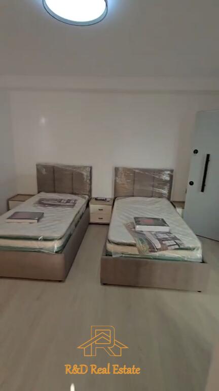 Shtëpi me qira – Në qendër të Tiranës (pas Muzeut Historik, mbi BKT)