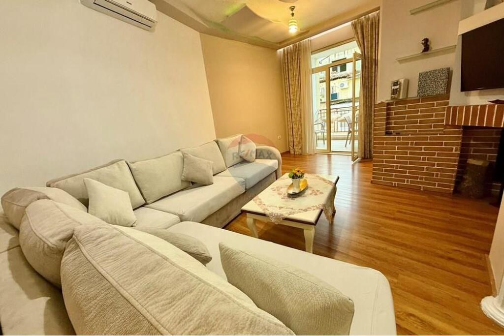 APARTAMENT 1+1 ME QIRA PRANE GJIMNAZIT PARTIZANI !