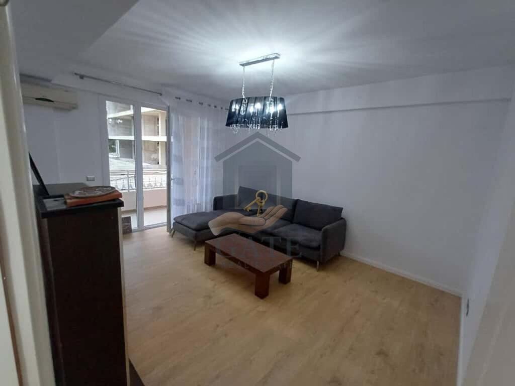 Shitet, Apartament 2+1 Me Kuzhine Te Vecuar, Vollga,Durres!
